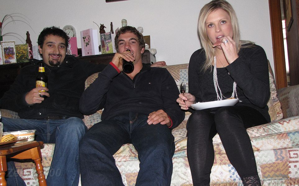 07-Phil, Benn & Katie relax.JPG